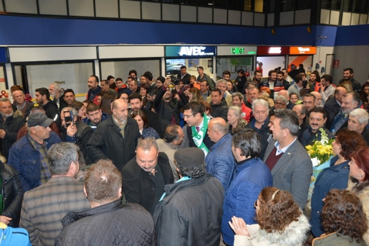 Mehmet Tosun İçin Kilometrelerce Araç Kuyruğu Oluştu