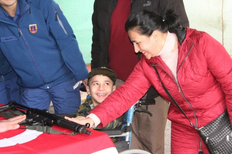 Dmd Hastası 8 Yaşındaki Batuhan’ın Askerlik Hayali Gerçek Oldu