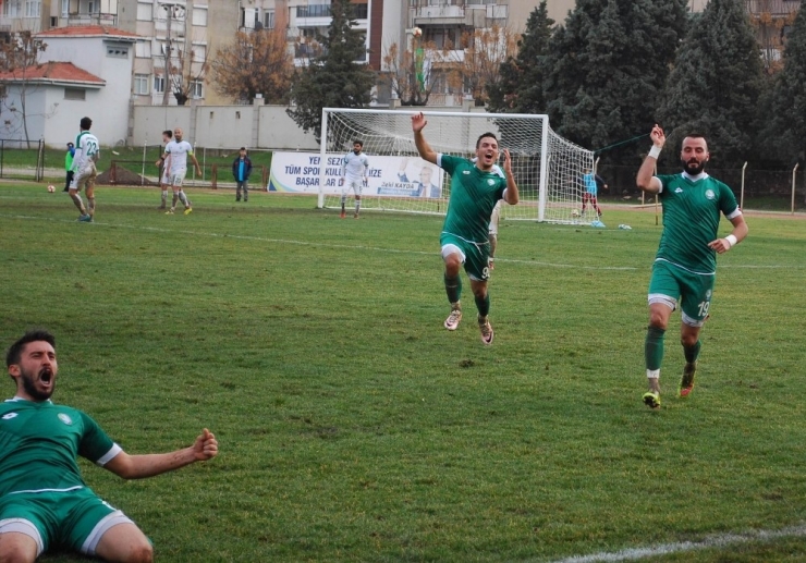Salihli Altınova’yı 2-1’le Geçti