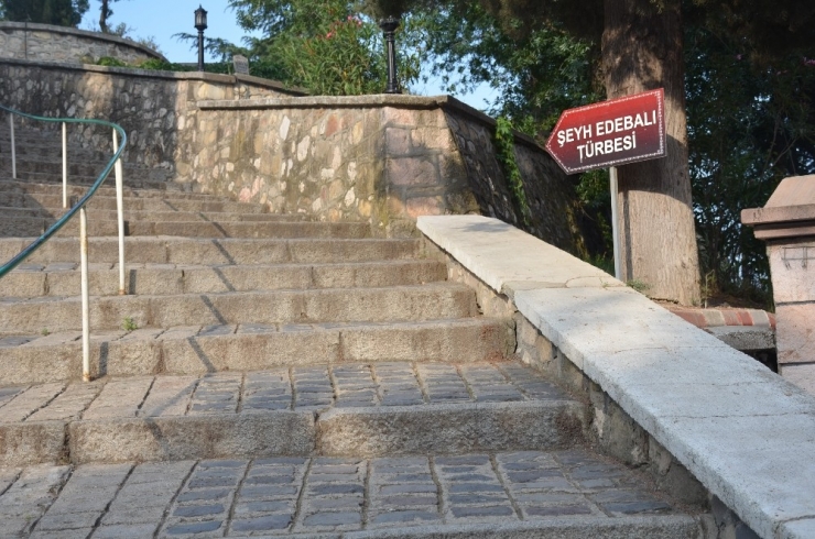 Şeyh Edebali Türbesi İçin Planlanan Yürüyen Merdiven Ve Asansör Projesi Ne Oldu?"