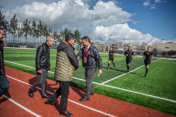 Chp Adayı Ömer Günel’den Davutlar Ve Kuşadası Kulüplerine Destek Ziyareti