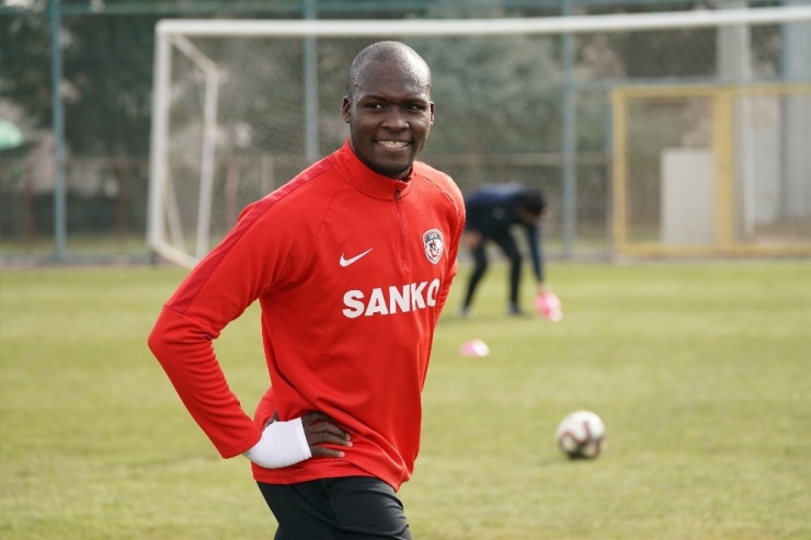 Moussa Sow Yeni Takımıyla İlk Antrenmanına Çıktı