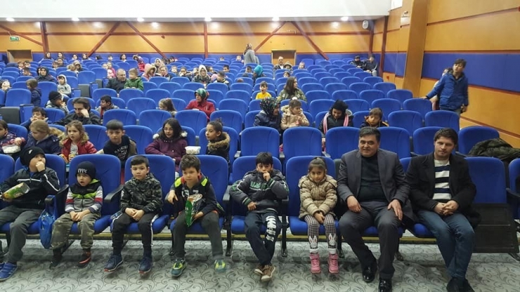 Başkan Yalçın, Çocukların Sinema Keyfine Ortak Oldu