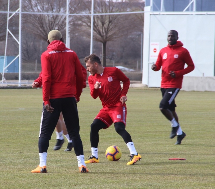 Hakan Keleş: "Kasımpaşa Maçında Kaybedilen Puanları Telafi Edeceğiz"