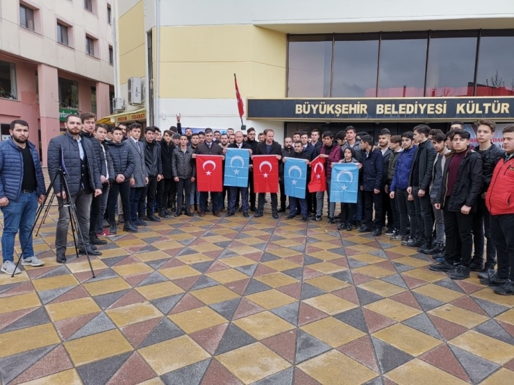 Ülkü Ocaklarından ’Doğu Türkistan Sergisi’