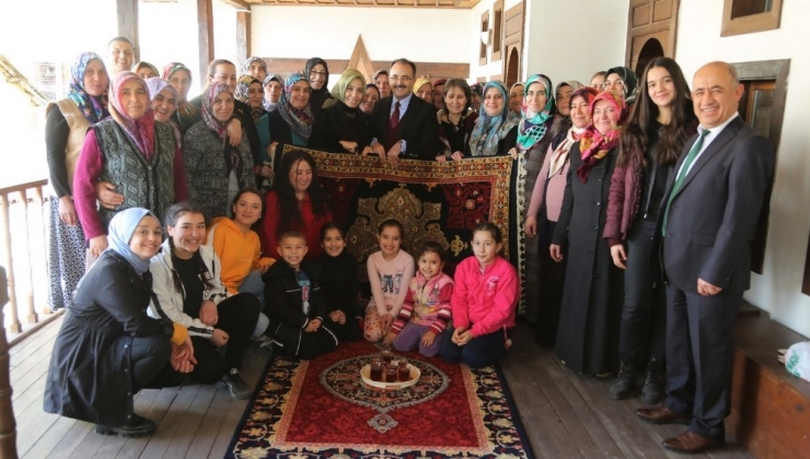 Dokur Evi’nde Kursiyerlerin Emekleri Görücüye Çıktı