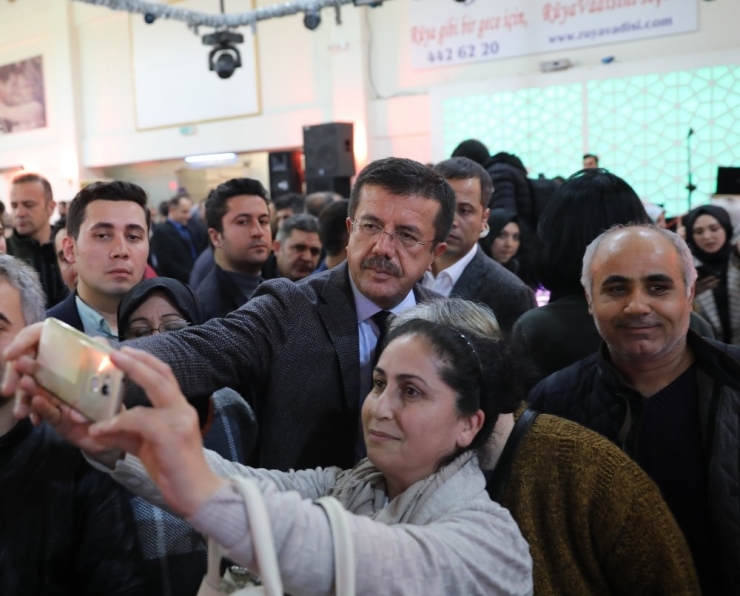 Zeybekçi: “Köprülü Kavşaklar, Alternatif Yollar, Raylı Sistemlerle Bu Sorunu Hızla Çözeceğiz"