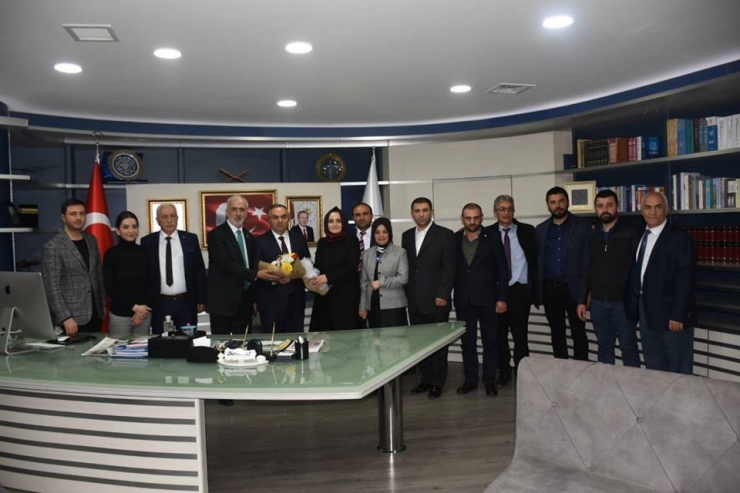 Ak Parti Yeni Yönetiminden Başkan Ay’a Ziyaret