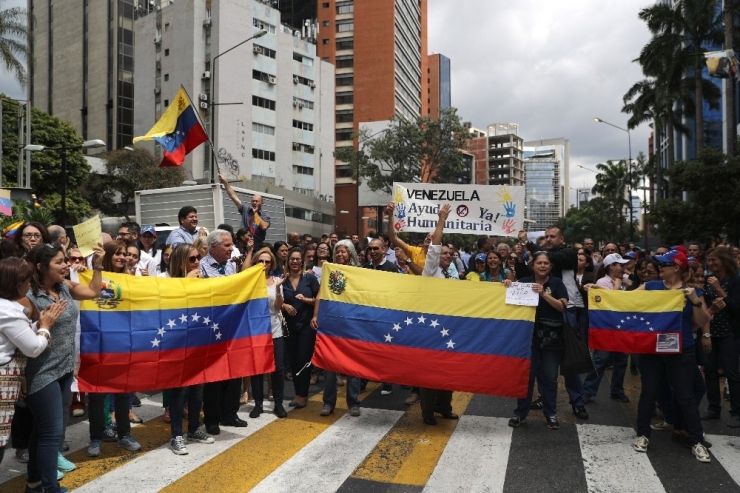 Maduro Karşıtları Bir Kez Daha Sokağa İndi