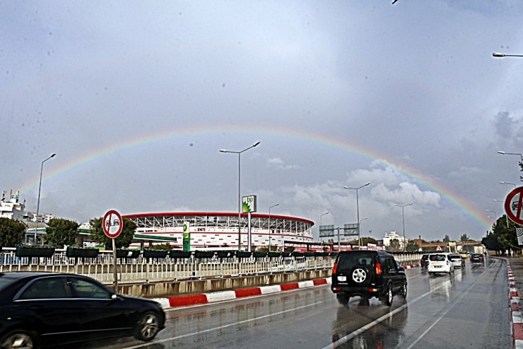 Antalya’yı Gökkuşağı Şöleni