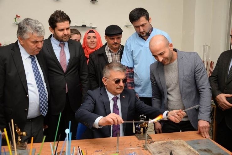 Vali Yazıcı Mavi At Kafe’de