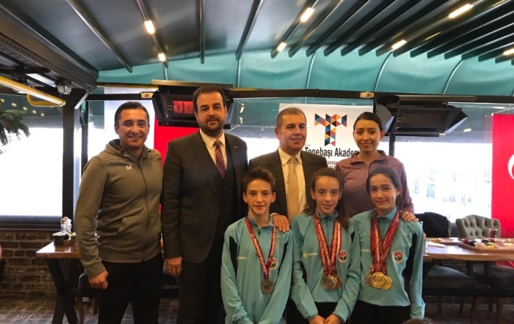 Tepebaşı Akademi Sporcuları 12 Madalya İle Döndüler