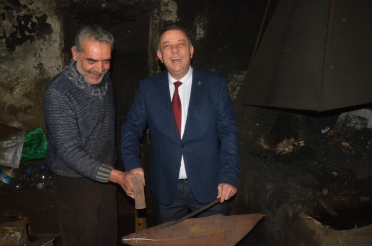 Mhp’li Başkan Adayı Bıyık’ın Demir Dövdü