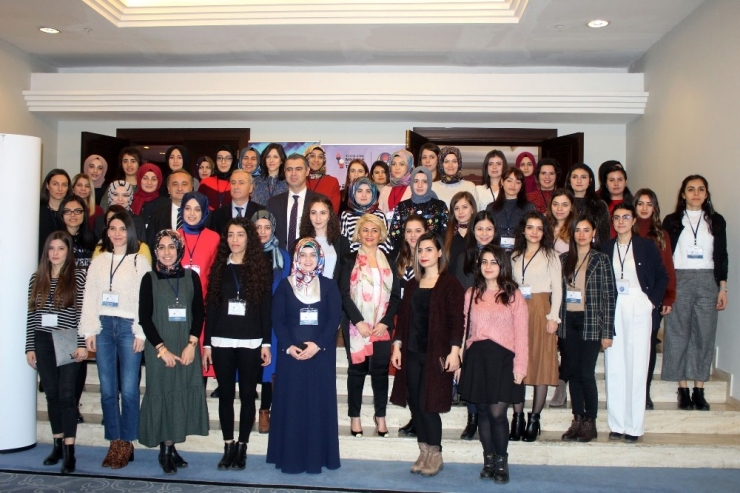 Köy Öğretmenleri Görev Yaptığı Köyün Rol Modeli Olacak