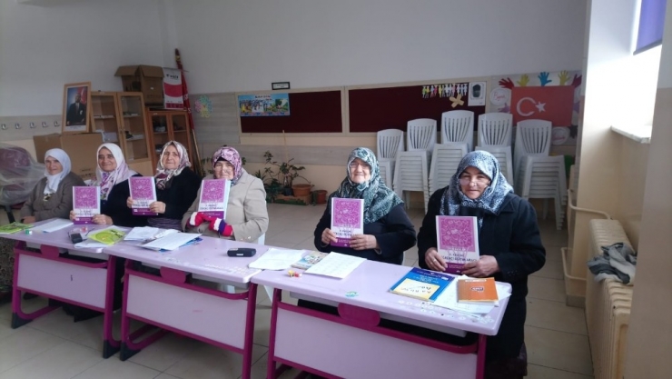 70 Yaşındaki Kadının Okuma Azmi