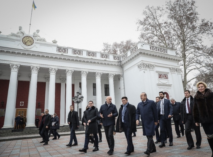 Bakan Çavuşoğlu’ndan Ukrayna’da İstanbul Park’a Ziyaret