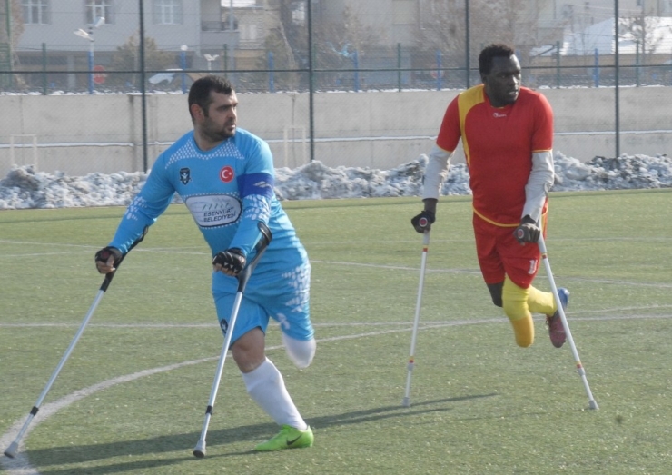 Futbol Aşkı İçin Geldiği Kayseri’de İlahi Aşkı Buldu