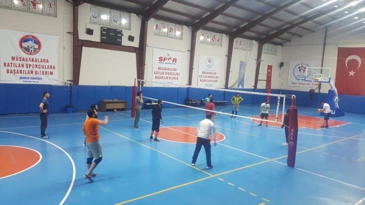 Soğuk Zamanlarda Sıcak Salonlarda Spor