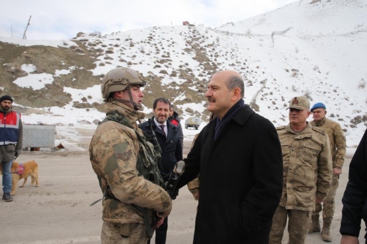 Bakan Soylu’dan Kahraman Mehmetçik’e Ziyaret