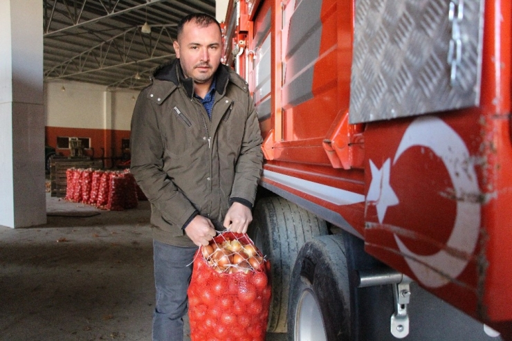 Soğan Depolarda 2,5, Pazarda 5 Lira