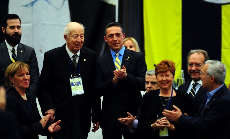 Fenerbahçe’de 70 Yıllık Üyeler Plaketlerini Aldı