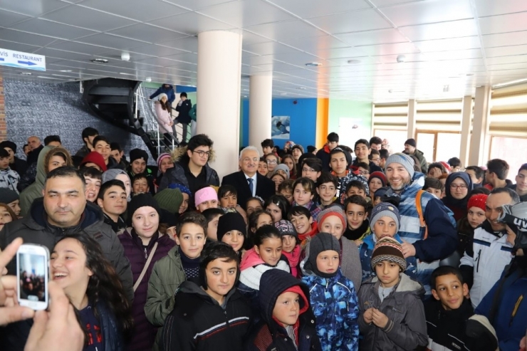 Minik Kayakseverler, Başarı Belgelerini Başkan Başsoy’un Elinden Aldılar