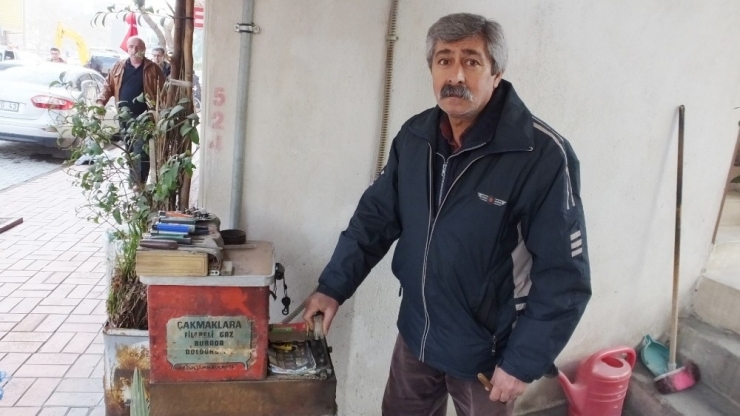 Burhaniyeli Çakmakçı 30 Yıldır Aynı Tezgahta Hizmet Veriyor