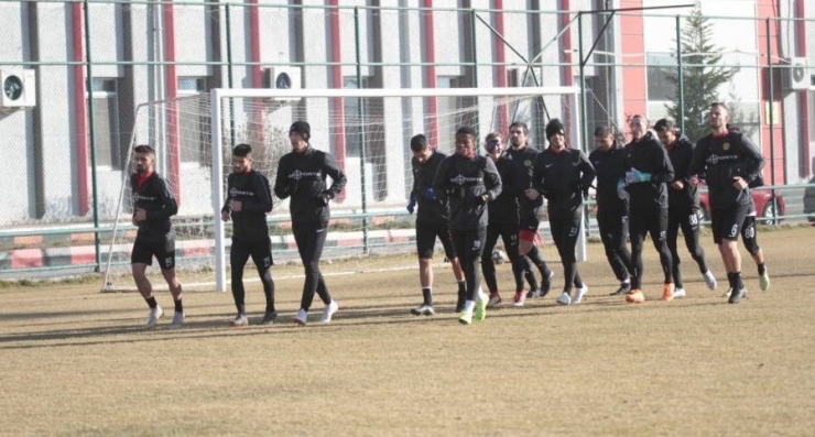 Eskişehirspor, Hazırlıklara Ara Vermeden Başladı
