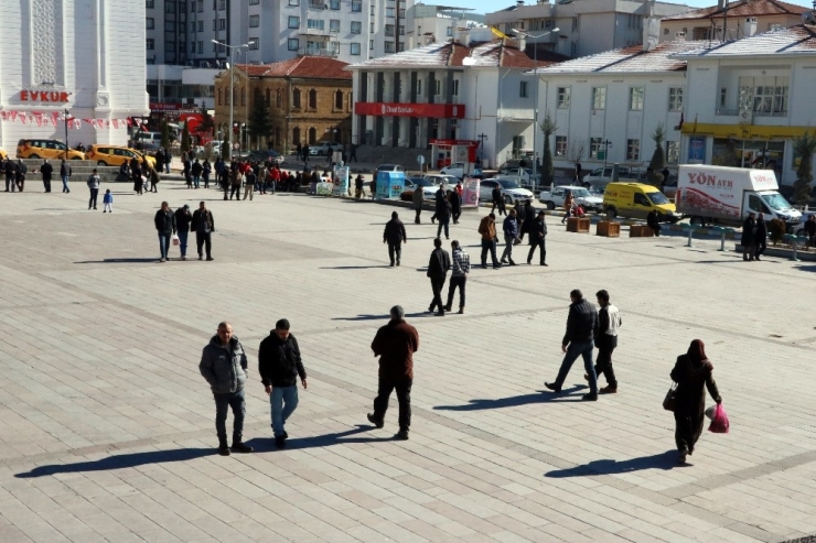 Güneşli Havanın Tadını Çıkarttılar