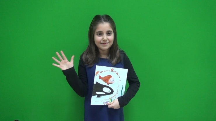 Küçük Asil Yaşıtları İçin Hikaye Kitabı Yazdı
