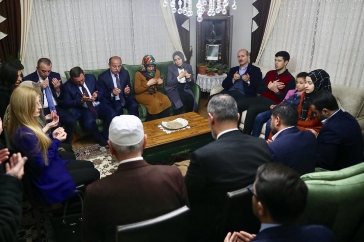 Bakan Soylu’dan 15 Temmuz Şehidi Özel Harekat Polisi Sancar’ın Ailesine Ziyaret