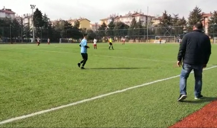 Amatör Kümede Alkışlı Protesto