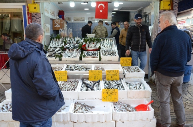 Balık Fiyatları 10 Tl’ye Sabitlendi, Talep Patladı