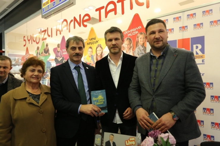 Başkan Alemdar’dan Sakaryalı Yazara İmza Günü Ziyareti