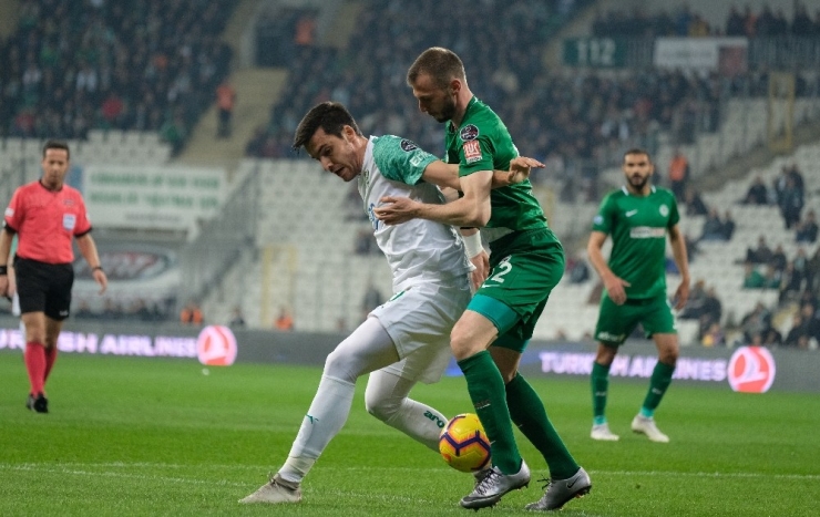 Spor Toto Süper Lig: Bursaspor: 0 - Atiker Konyaspor: 0 (İlk Yarı)