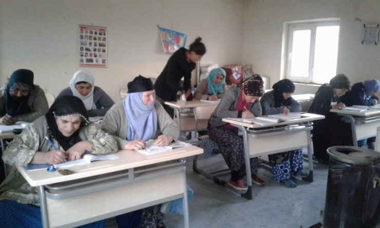 Mardin’de 15 Bin 757 Yetişkin Okuma Yazma Öğrendi