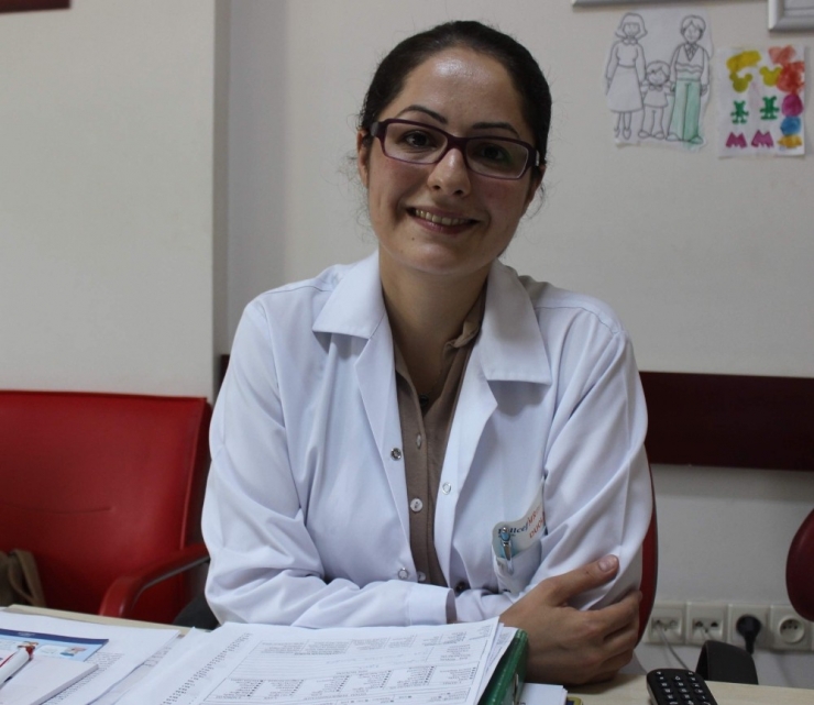 Uzmanlardan Ebeynlere Uyarı: Bilgisayar Ve Telefonu Ödül Olarak Vermeyin