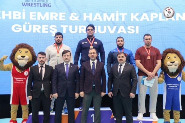 Bakan Kasapoğlu: “Spor Salonlarını Gençler Dolduracak, Bizler Yenilerini Yapacağız”