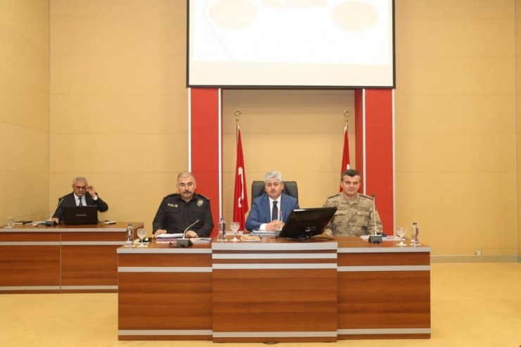 Hatay Valisi Doğan: “31 Mart Seçimlerinde Suriyeliler Mecbur Kalmadıkça Sokağa Çıkmayacak”