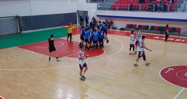 Genç Hentbolcular Uygun Adım