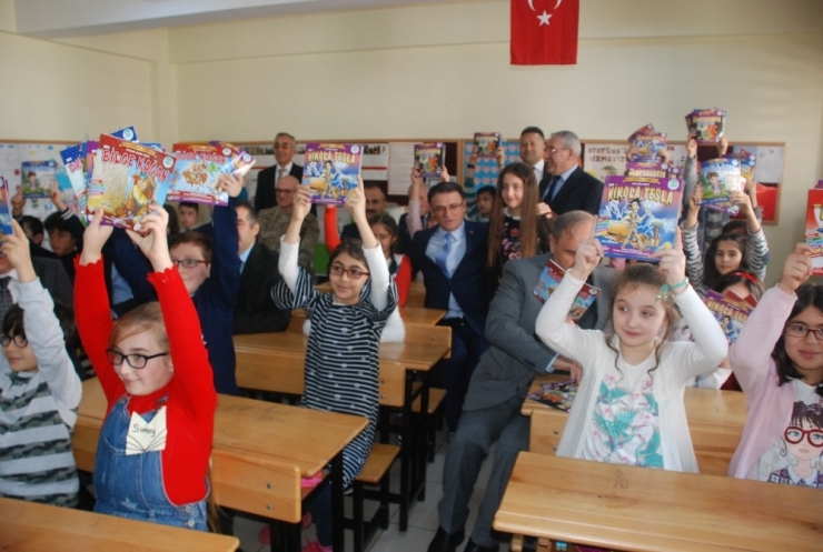 Tokat’ta 200 Bin Kitap Çocuklarla Buluştu