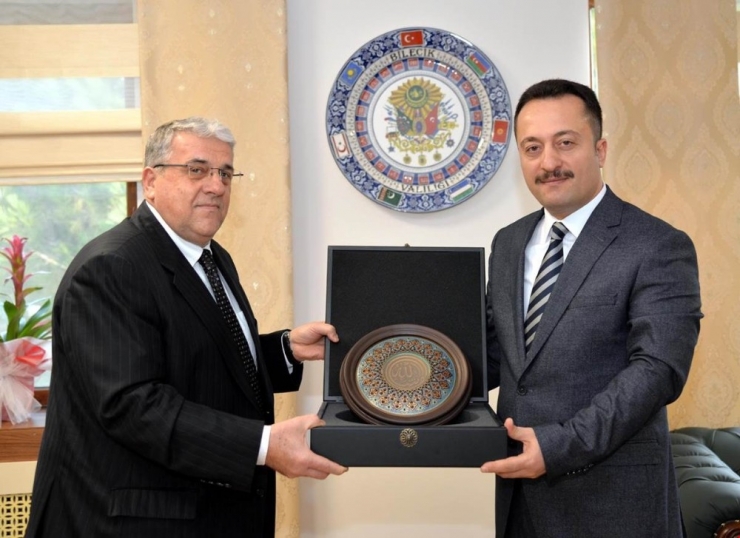 Vali Şentürk, Eski Devlet Bakanı Şeker’le Bir Araya Geldi