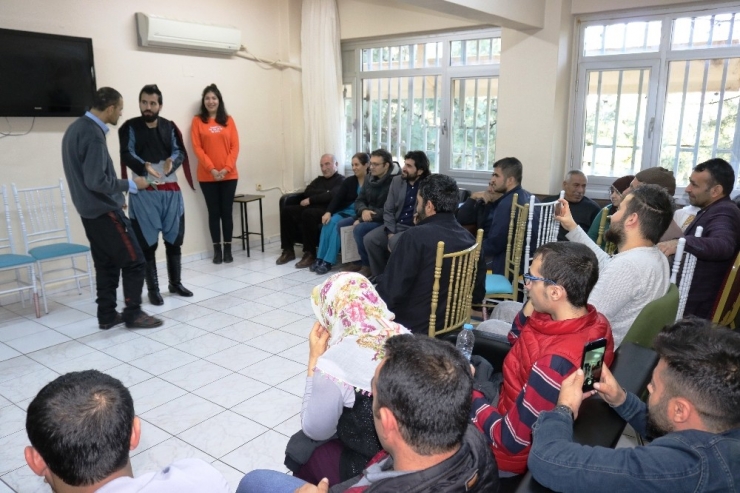 Dü’den Psikiyatri Hastalarına Moral Tiyatrosu