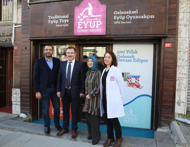 Başkan Adayı Deniz Köken’den Çocuklara Topaç Çevirme Dersi