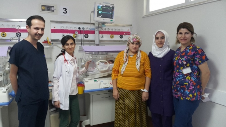 Kalbi Duran Prematüre Bebek Hayata Tutunmayı Başardı
