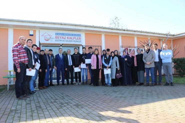 ‘Beyaz Kalpler’de Mezuniyet Sevinci Yaşandı