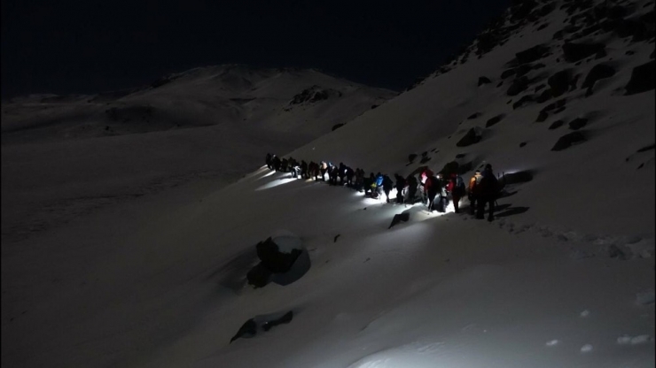 Süphan Dağı’na Zirve Tırmanışı