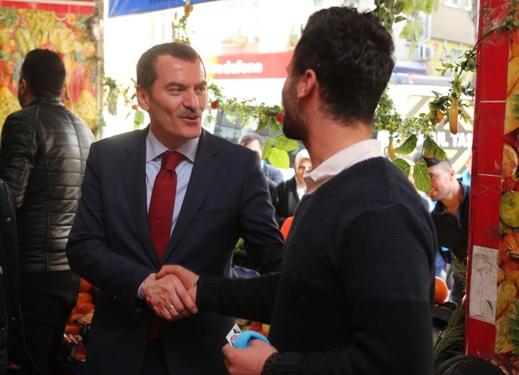 Ak Parti Zeytinburnu Adayı Arısoy, Esnafa Cep Telefonu Numarasını Dağıttı