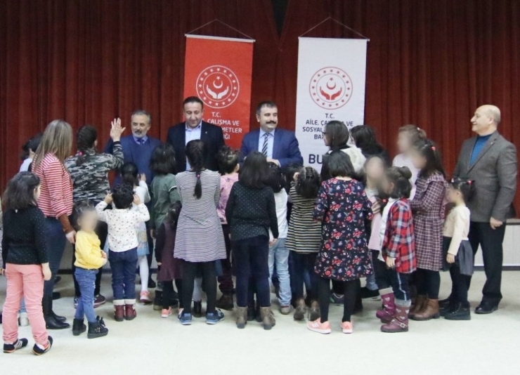 Yurtta Kalan Çocuklara Başkandan Doğum Günü Sürprizi