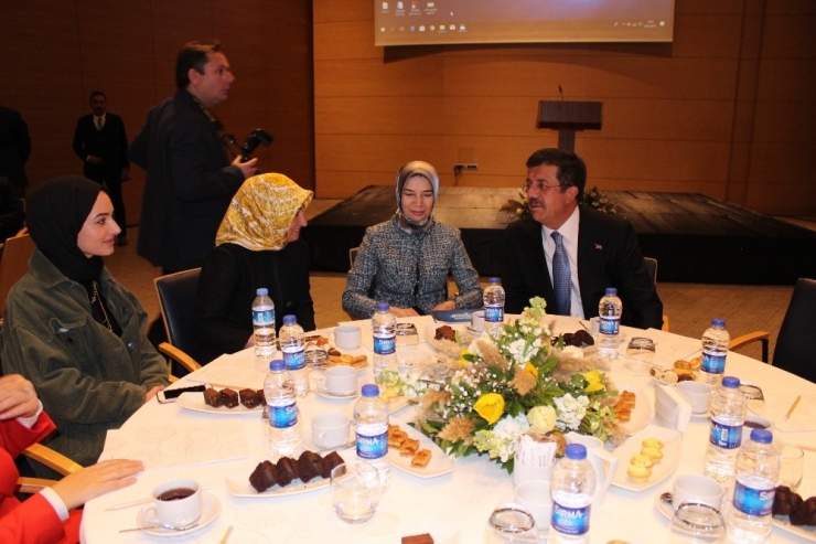 Zeybekci: "İzmir’i Ben Kurtaracak Değilim. İzmir’i Ak Parti Kurtaracak Değil. İzmir’i İzmirliler Kurtaracak"